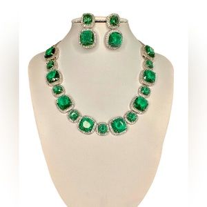 Beautiful Round Emerald Crystal Necklace with Diamonds with a metal hook closure